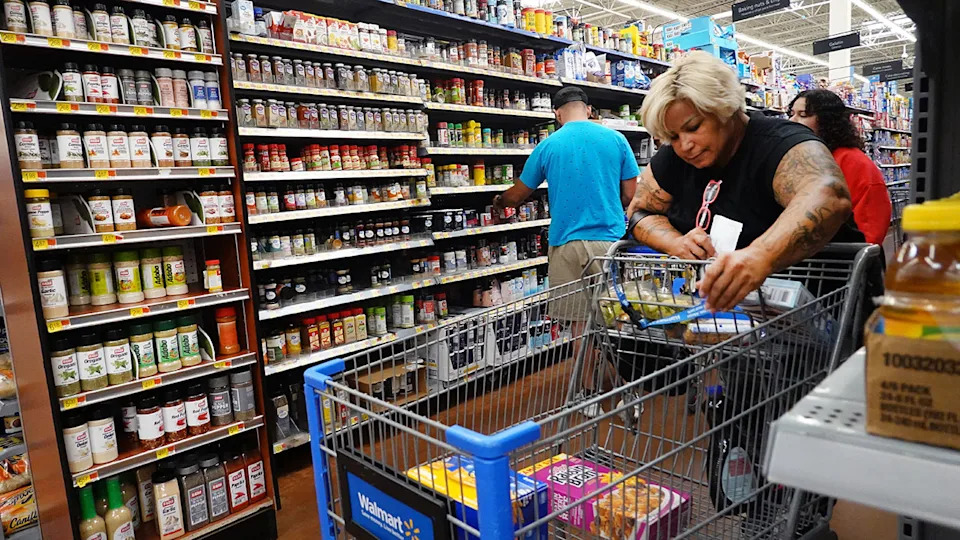 More Americans turn to home cooking as economic concerns weigh